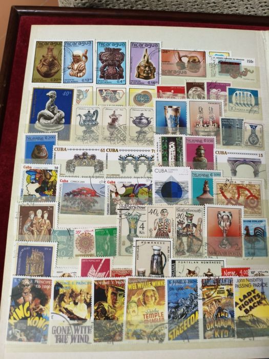 Classificador com 250 selos diferentes temática artefatos históricos