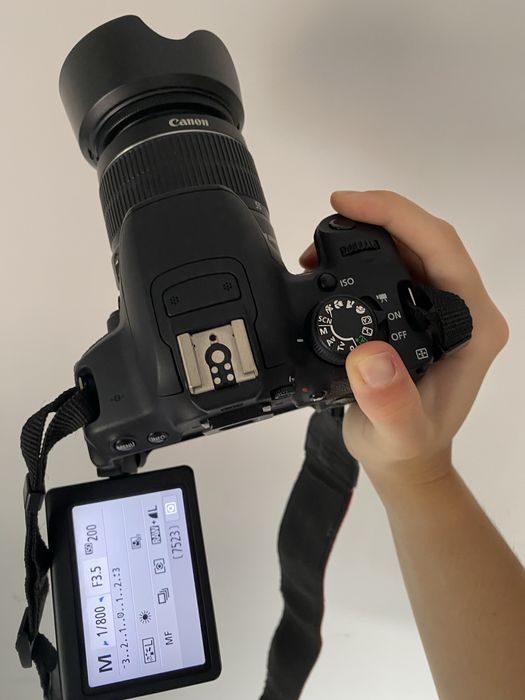 Canon 700D com 3 objetivas e mochila