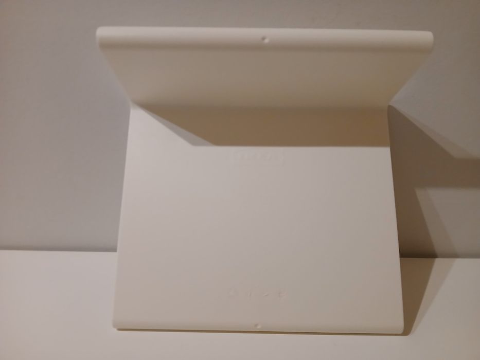 Suporte plástico resistente para tablet ou notebook