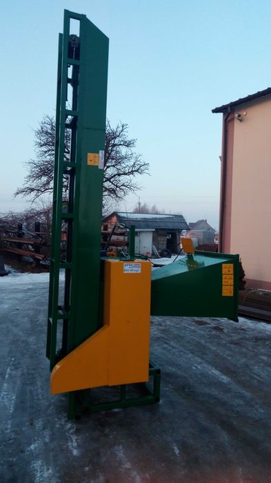 Podajnik , rębak do gałęzi , rębak walcowy , rozdrabniacz