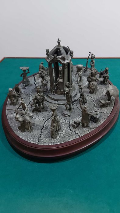 Escultura “Ofícios e Pregões de Lisboa Antiga” — Colecções Philae