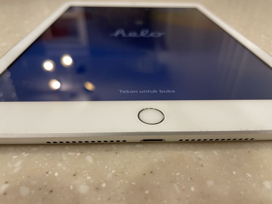 Apple iPad • A1893 • Ідеальний стан