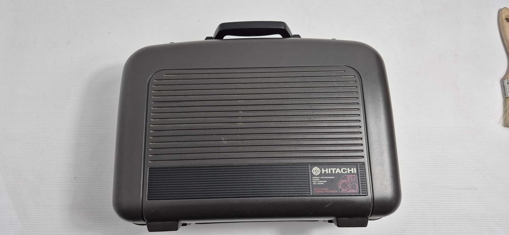Kultowa Kamera VHS-C Hitachi VM-C52E | Retro Zestaw w Walizce