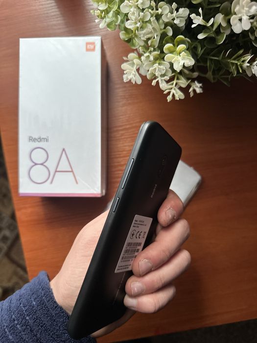 Телефон  Redmi 8A новий + чехал в подарунок