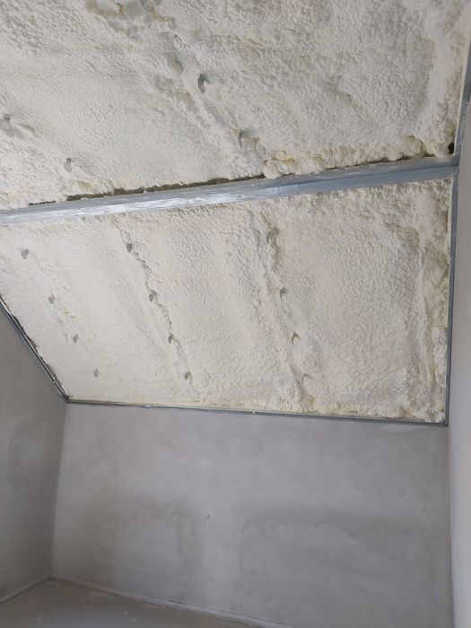 Ocieplania piana PUR celuloza ocieplanie poddaszy izolacja domu stropu