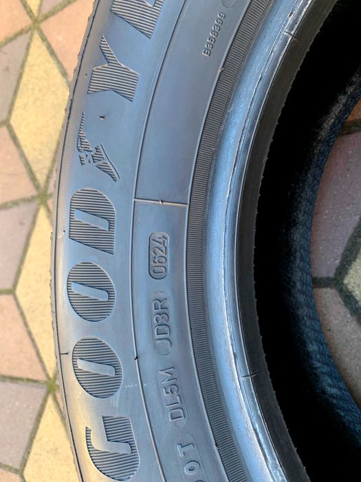 215/60 R16 GoodYear EfficientGrip Performance. Шини літні 4 шт.