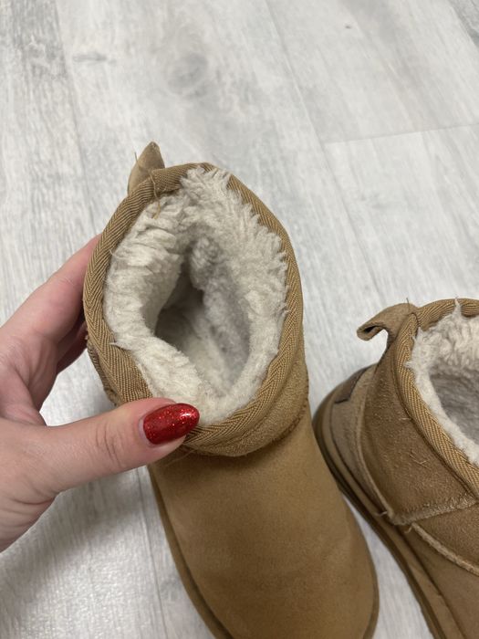 Продам дитячі замшеві уги