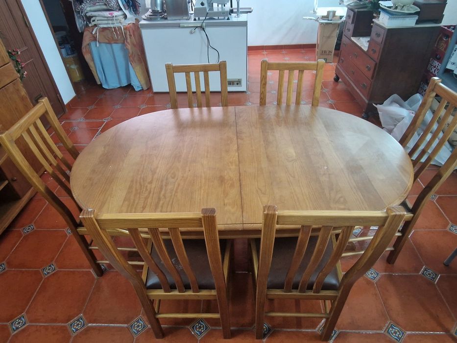 Mesa de Sala de Jantar e Móvel