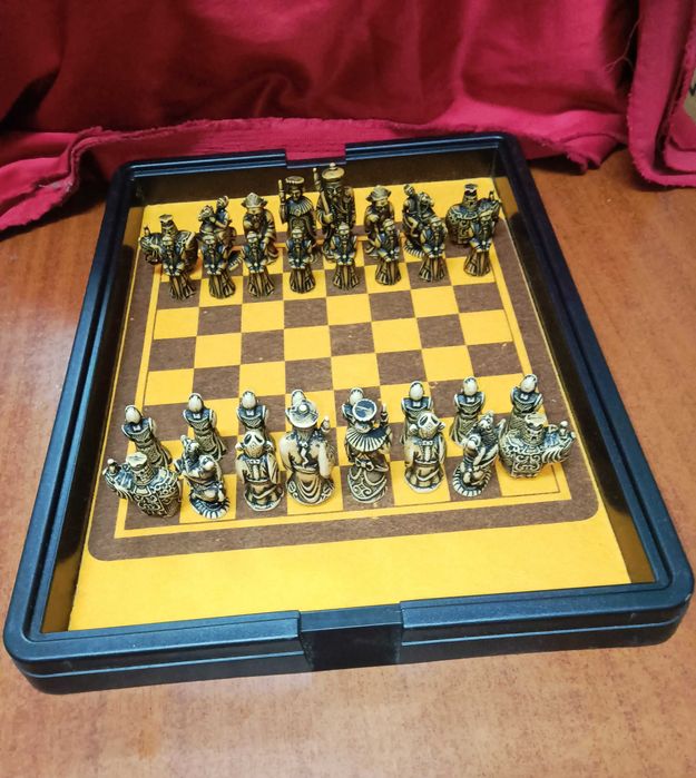 Jogo de Xadrez  Playbox (Anos 80) – Figurinas Chinesas