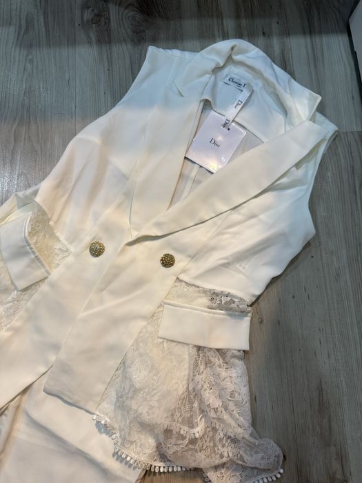 Продам костюм Dior