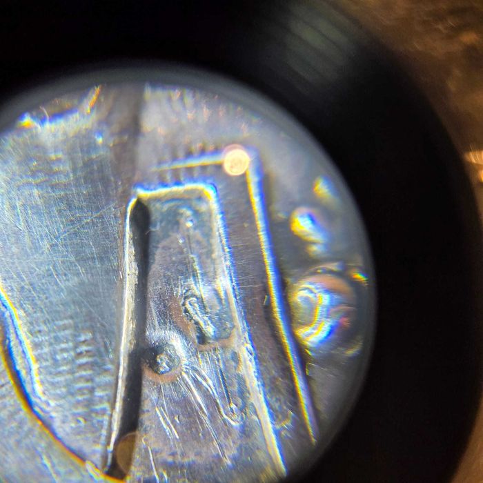 Caixa Antiga Madeira com Aplicações Prata – Interior Seda