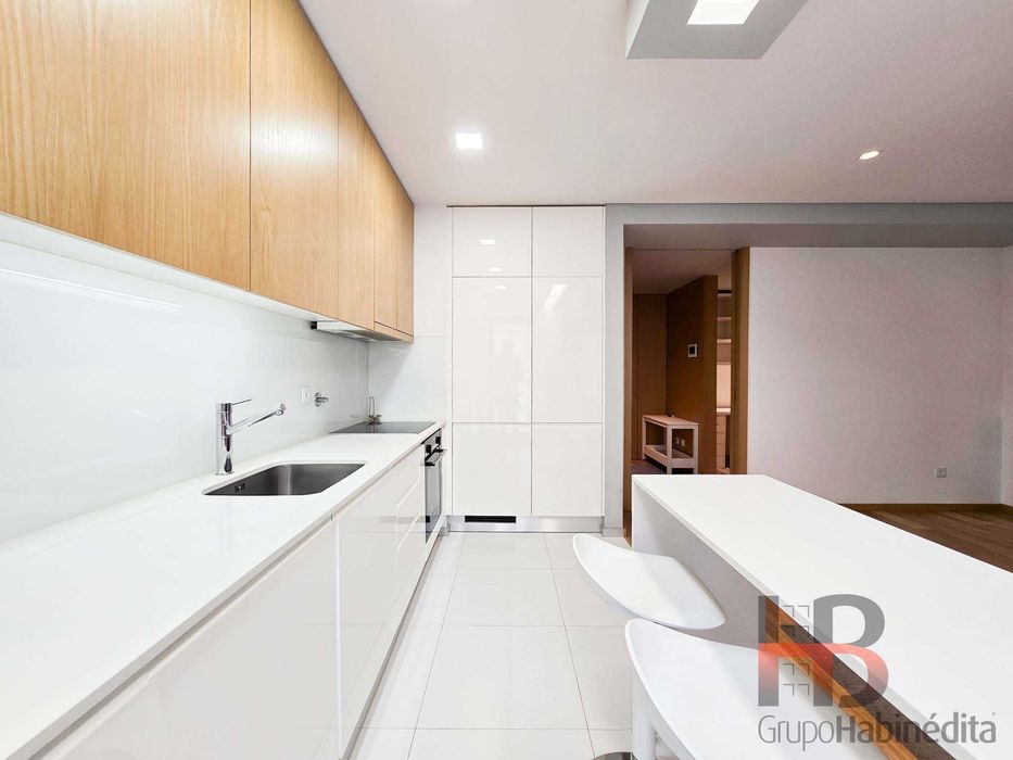 Apartamento T2+1, Garagem, Mobilado e Pronto a Habitar - Porto Centro