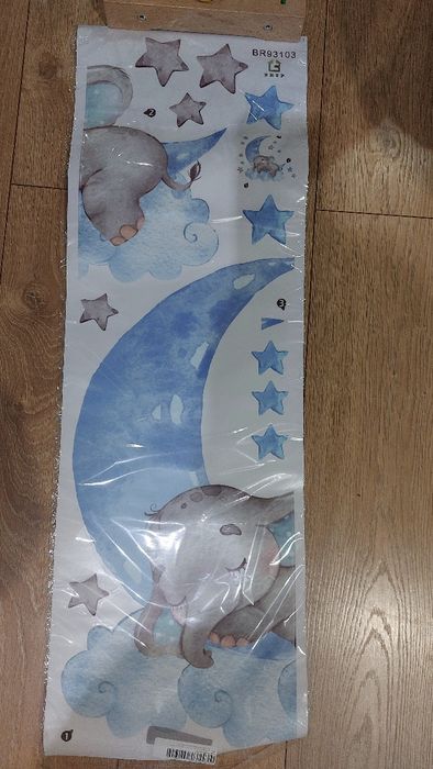 Naklejki na ścianę