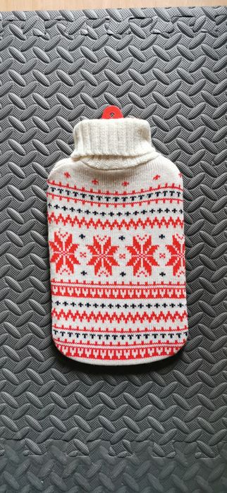 Duży termofor gumowy w świątecznym sweterku