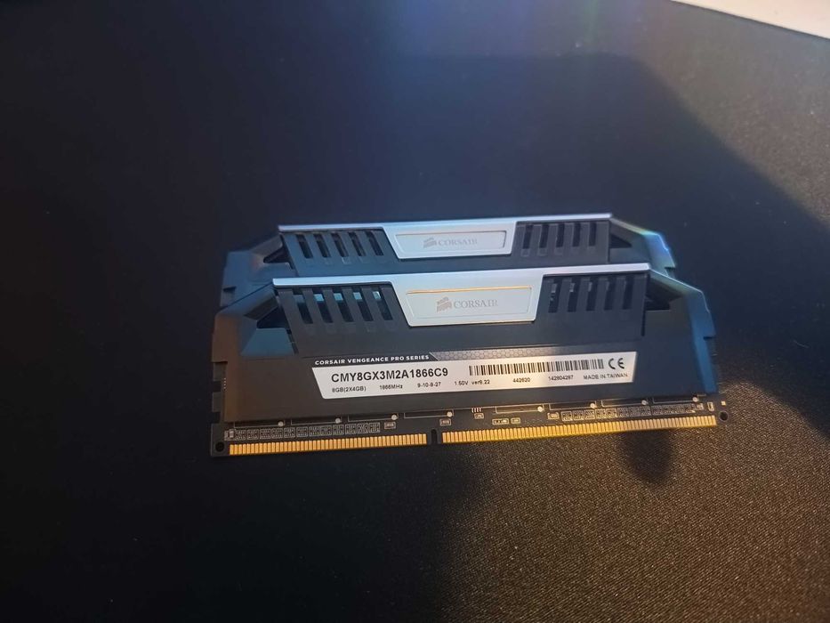 2x4GB Corsair Vengeance Pro DDR3 1866MHz – 16GB