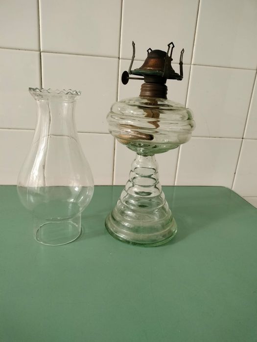 Candeeiro antigo , em excelente estado de conservação