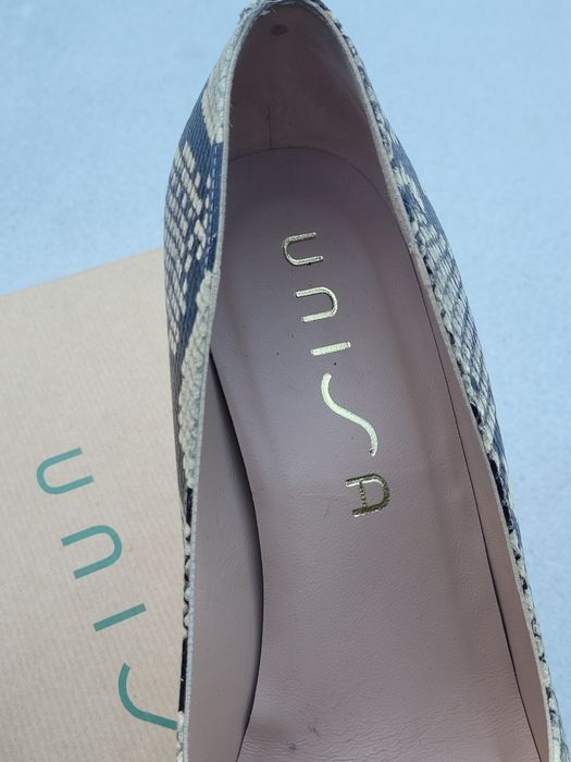 Buty na obcasie UNISA  motyw- skóra węża