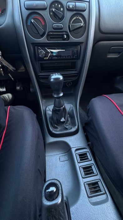 Carro Mitsubishi Carisma Hatchback