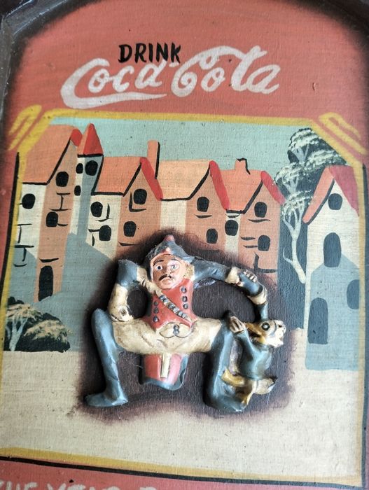 Peça decorativa Coca-Cola em madeira