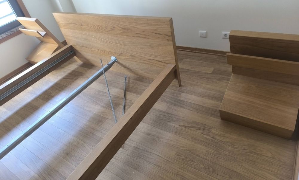 Estrutura de Cama 180x200 com mesas de cabeceira suspensas