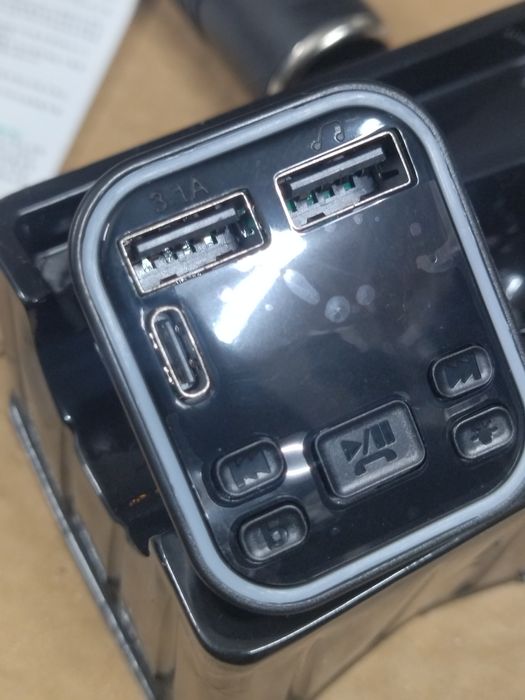 Transmiter FM z ładowarką