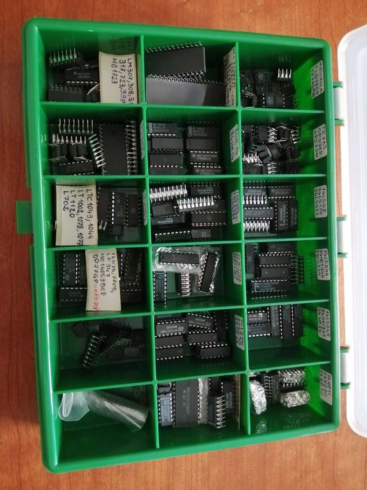 Circuito integrados, memórias, displeis, etc