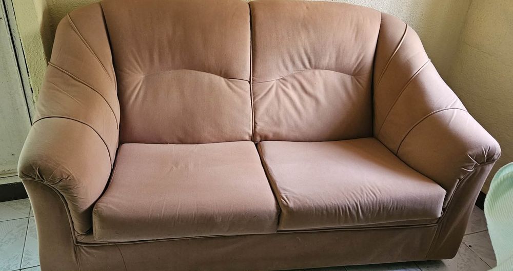 Sofa em tecido de 1.60 de comprimento em bom estado