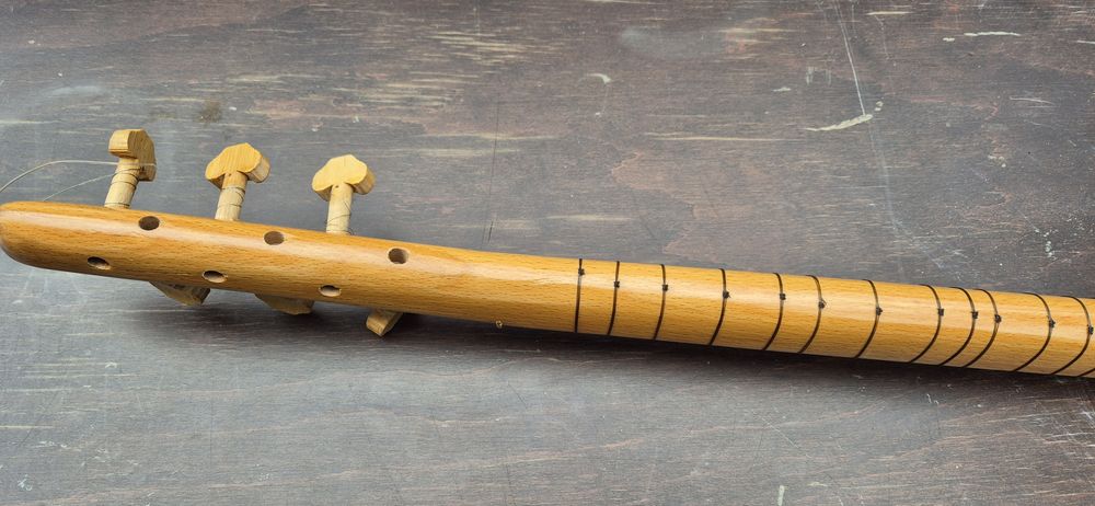 Cura Saz lub Baglama Saz.