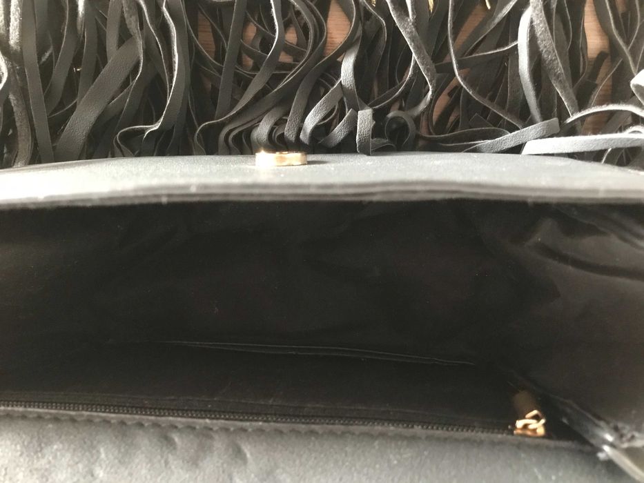 Nowa torebka z frędzlami Bruno Rossi na łańcuszku