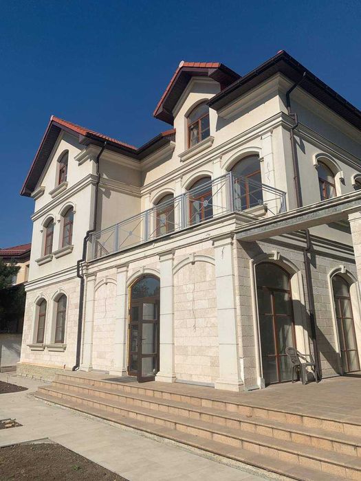 Продаётся дом у моря в Совиньоне — участок 15 соток, отдельно СПА-зона