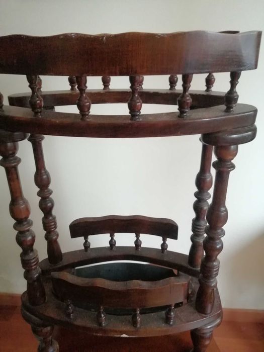 Porta chapéus em madeira