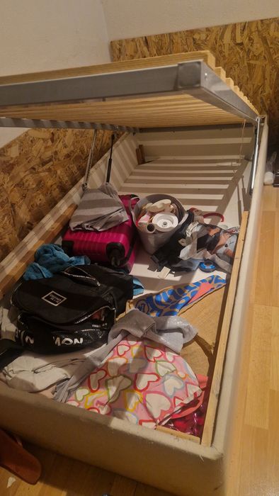Cama com arrumação