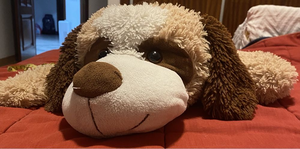 Peluche Cão deitado tamanho 85x33 cm