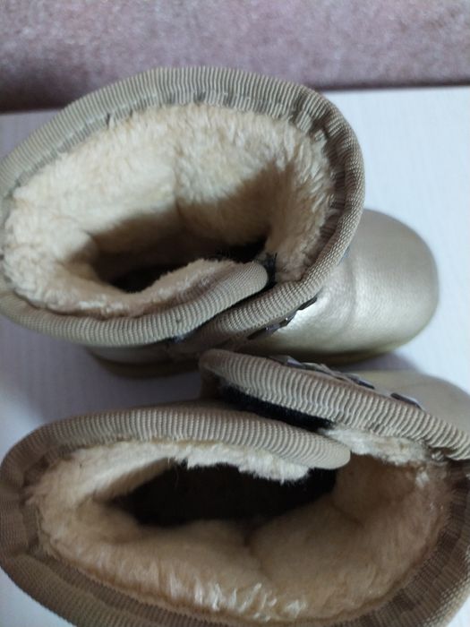 Сапожки уги на дівчинку  22р