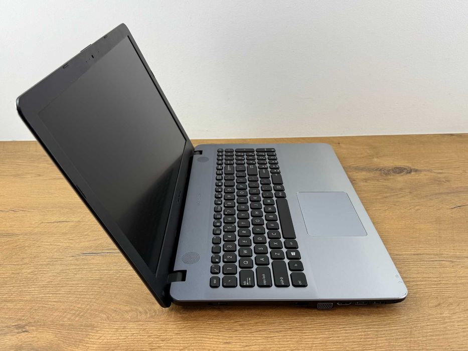 1340. Laptop ASUS 15 cali. Dysk SSD, INTEL 4 RDZENIE 2.40GHz, Win. 10
