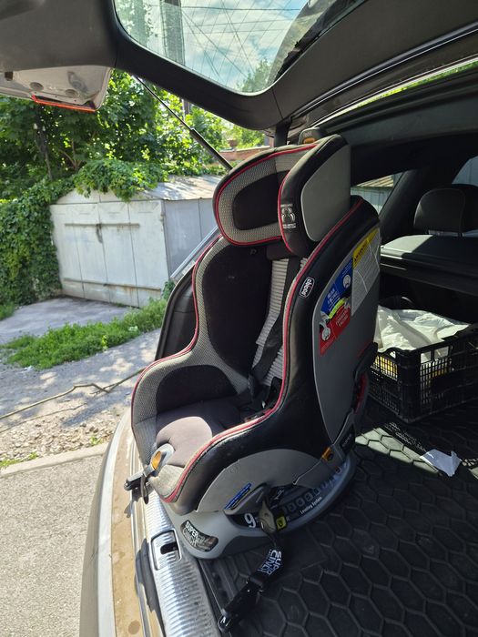 Продам дитяче автокрісло chicco