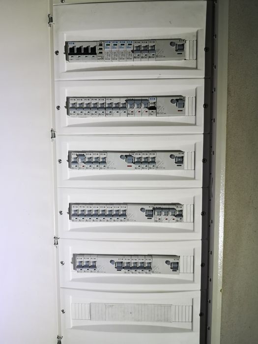 Elektryk, Instalacjie elektryczne