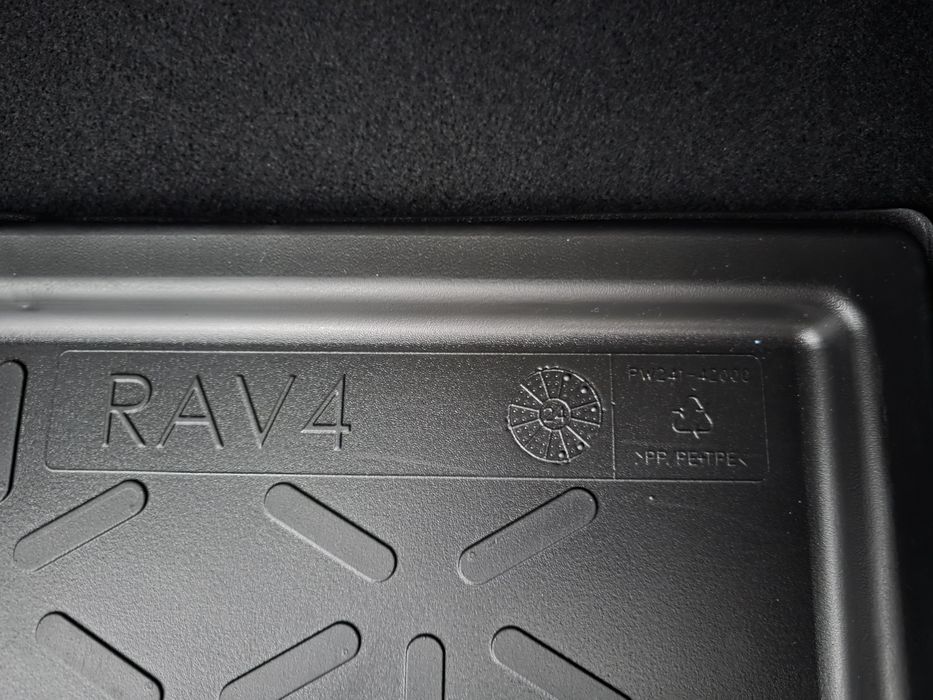 Mata gumowa bagażnika Toyota Rav4 V 19-25r