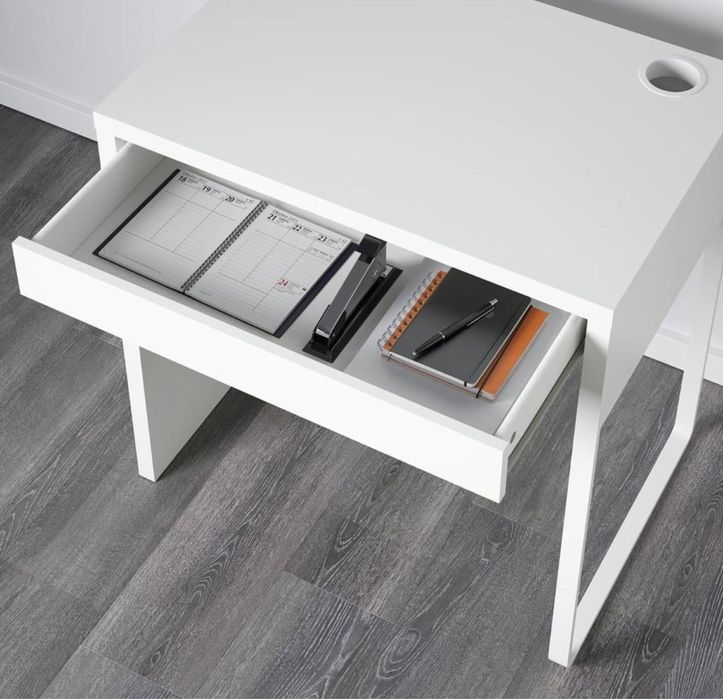 Mesa e cadeira de escritório