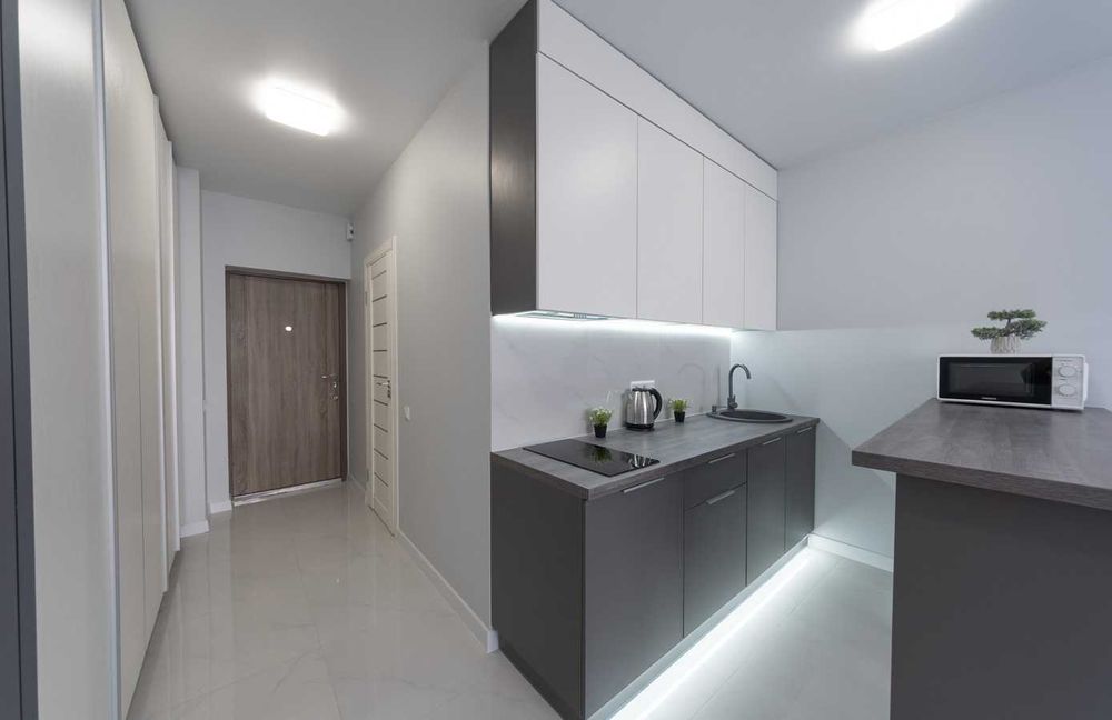 Подобова оренда- комфортна студія з ремонтом, біля метро. Світло 24/7.