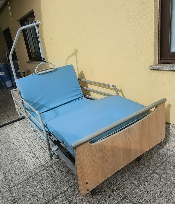 Cama articulada elétrica e elevatória nova hospitalar