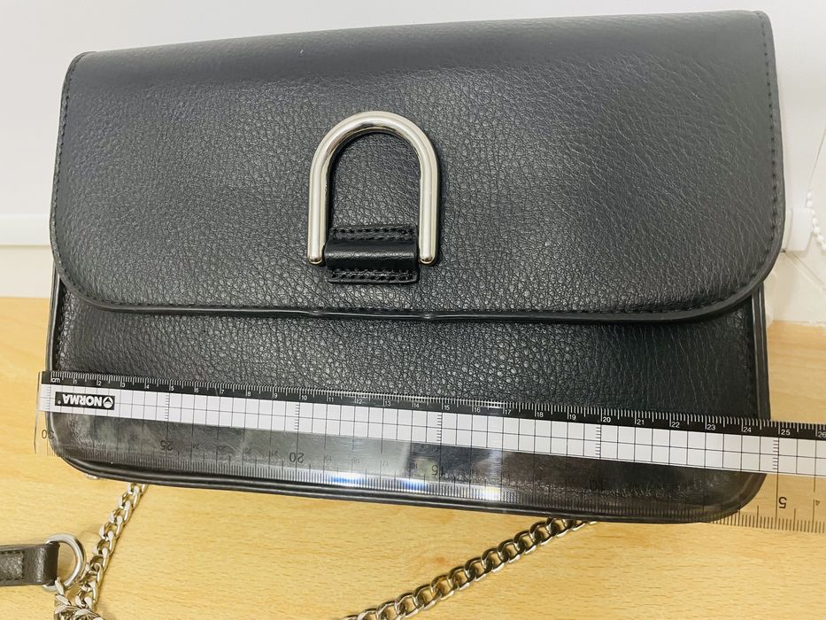 Чорна сумка кросбоді, почтальонка на ланцюжку