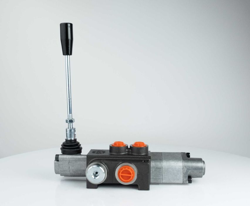 Импортные гидрораспределители P40, P80 на трактор, погрузчик, самосвал