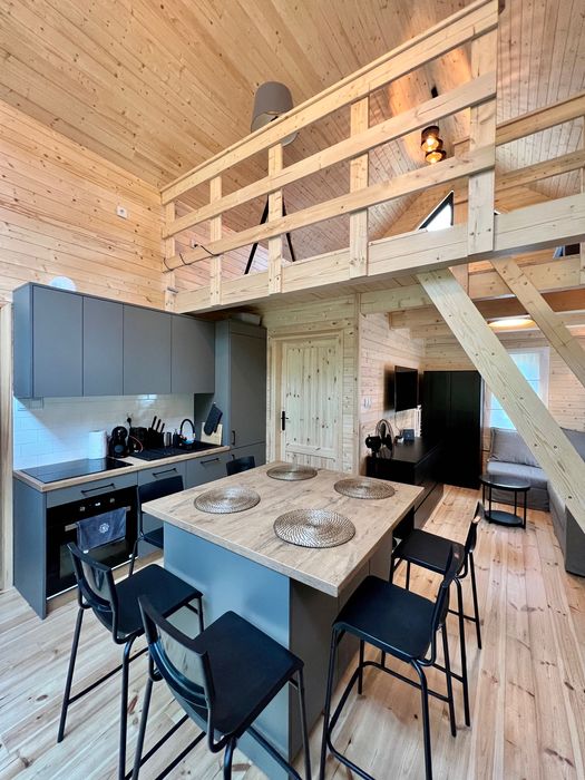 Całoroczny drewniany dom typu „stodoła”