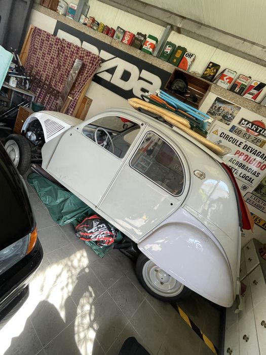 Citroen 2cv em fase de restauro