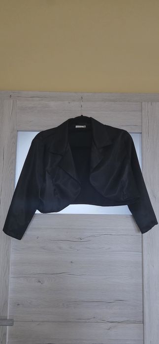 Eleganckie czarne bolerko
