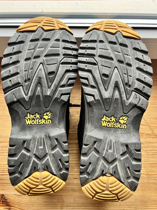 Кросівки jack wolfskin 38 розмір в хорошому стані