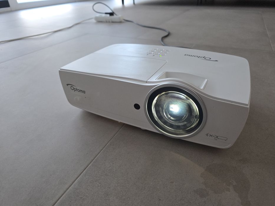 Продам проектор Optoma EH460ST,