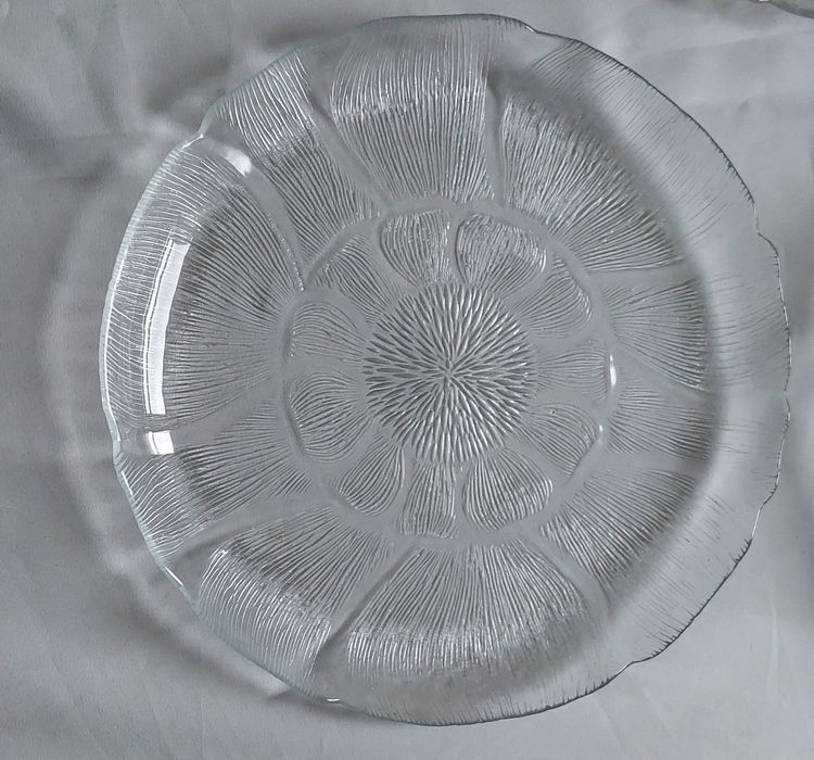 Taças e pratos de servir