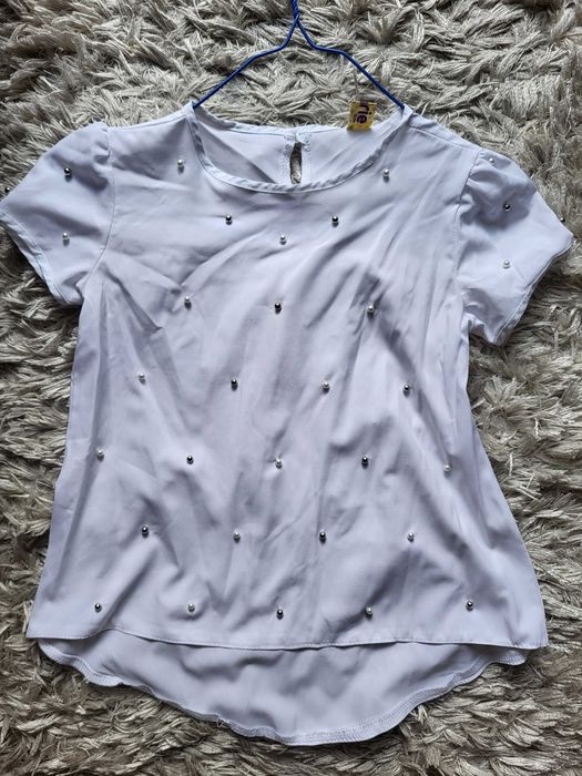 Блуза біла для школярки молодших класів з бусинками